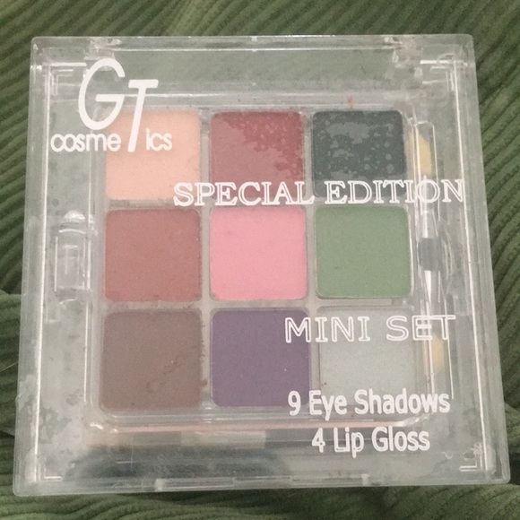 Special Edition Makeup Mini Set - 9 Eyeshadows, 4 Lip Glosses, & Brush! - Picture 12 of 14